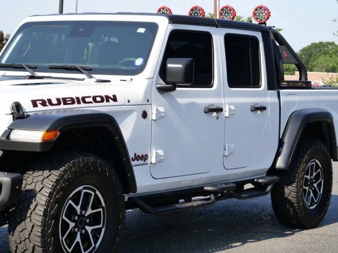 Used 2024 Jeep Gladiator Rubicon w/ Technology Group AWD/4WD image 50