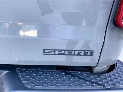 Used 2020 Jeep Gladiator Sport w/ Quick Order Package 24S image 9