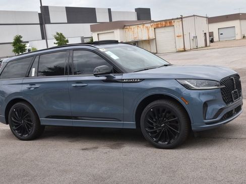New 2026 Lincoln Aviator Reserve AWD/4WD image 4