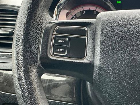 Used 2013 Dodge Grand Caravan SXT image 29