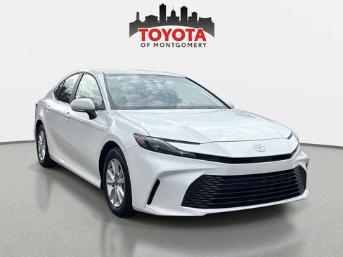Used 2025 Toyota Camry LE w/ Convenience Package image 1