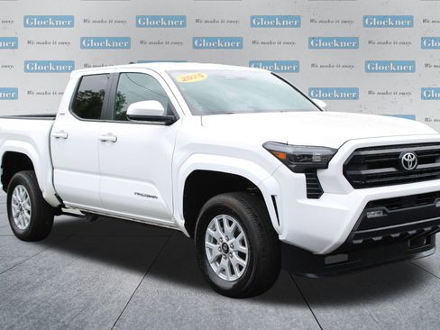 Used 2025 Toyota Tacoma SR5 AWD/4WD image 3