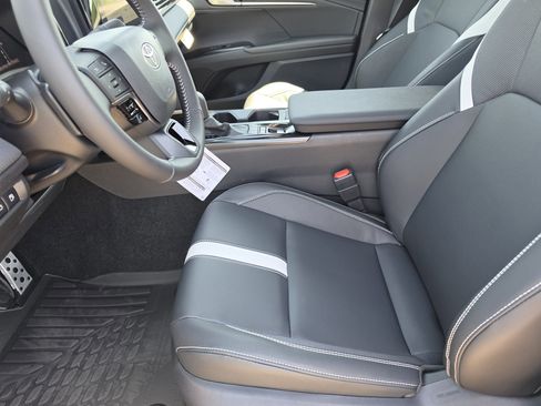 New 2026 Toyota Camry SE FWD image 9