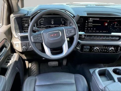 Used 2025 GMC Sierra 1500 SLT image 8