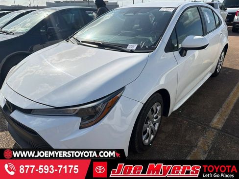 Used 2025 Toyota Corolla LE FWD image 1