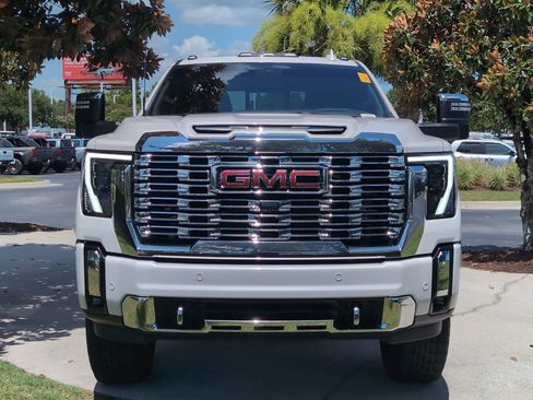 Used 2024 GMC Sierra 2500 Denali w/ Denali Reserve Package AWD/4WD image 3