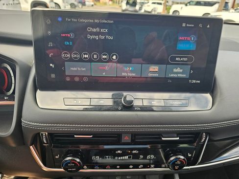 Used 2025 Nissan Rogue SL w/ Tech Package image 28