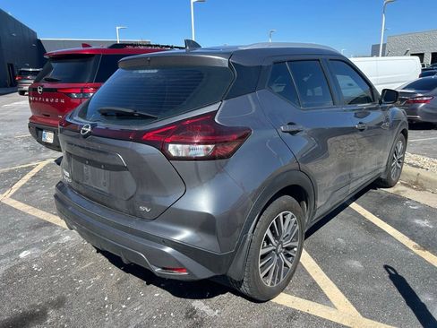 Used 2022 Nissan Kicks SV image 2
