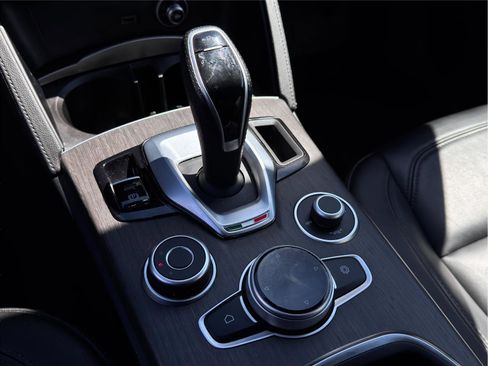 Used 2022 Alfa Romeo Stelvio Ti image 11