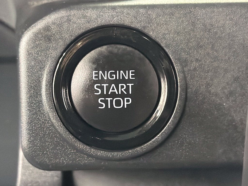 Certified 2025 Toyota Tacoma SR5 AWD/4WD image 29
