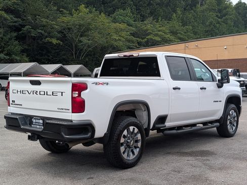 Used 2023 Chevrolet Silverado 2500 Custom w/ Custom Value Package AWD/4WD image 9