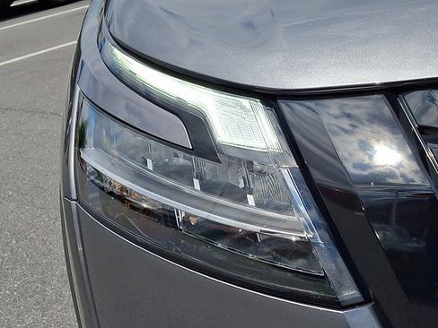Used 2023 Nissan Pathfinder SL w/ Lighting Package (N92) AWD/4WD image 9