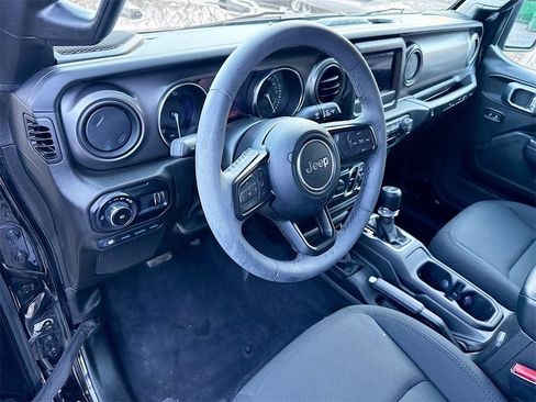 Used 2023 Jeep Wrangler Unlimited image 10