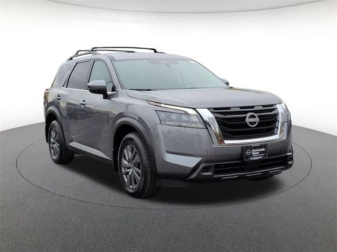 Used 2024 Nissan Pathfinder SV w/ SV Premium Package image 3