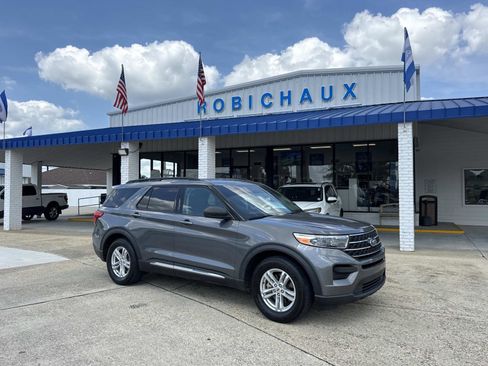 Used 2021 Ford Explorer XLT RWD image 1