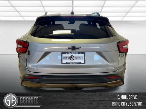 Used 2025 Chevrolet Trax ACTIV w/ Sunroof Package image 4
