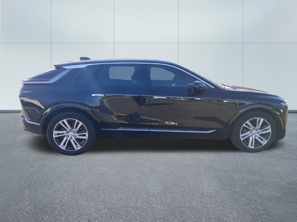 Certified 2024 Cadillac Lyriq Tech w/ Driver Assist Package AWD/4WD image 8