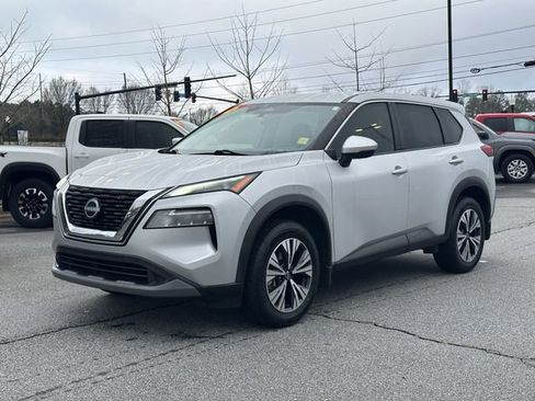 Used 2022 Nissan Rogue SV image 3