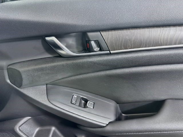 Used 2020 Honda Accord Touring image 30