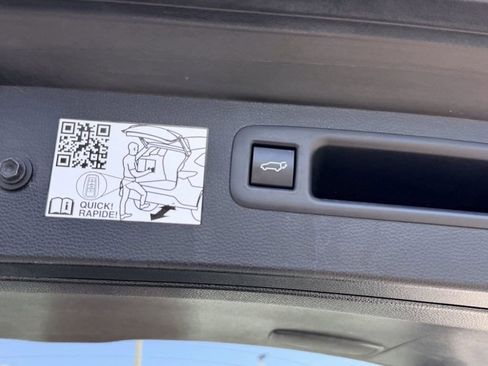 Used 2023 Toyota Highlander Limited image 13