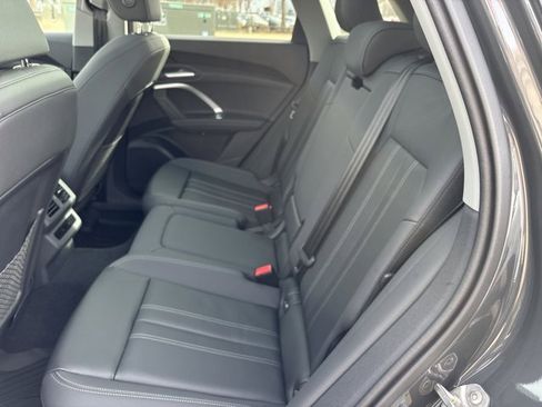 Used 2025 Audi Q5 Premium image 17