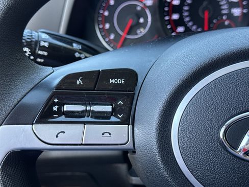 Certified 2022 Hyundai Elantra SEL w/ Preferred Accessory Package image 19