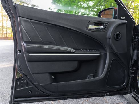 Used 2016 Dodge Charger SRT w/ Harman/Kardon Audio Group image 31