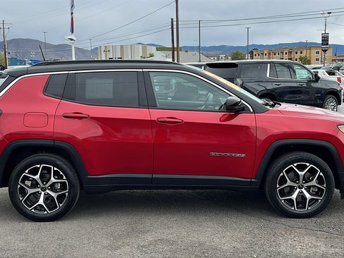 Used 2025 Jeep Compass Limited AWD/4WD image 4