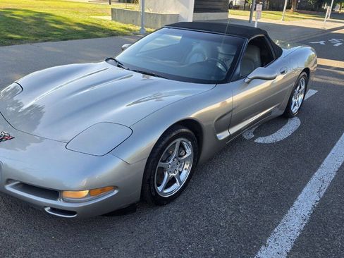 Used 1998 Chevrolet Corvette Convertible RWD image 1