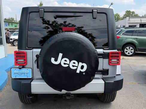 Used 2015 Jeep Wrangler Unlimited Sahara w/ Connectivity Group AWD/4WD image 4