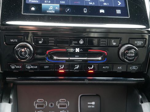 Used 2023 Jeep Grand Cherokee L Laredo image 23