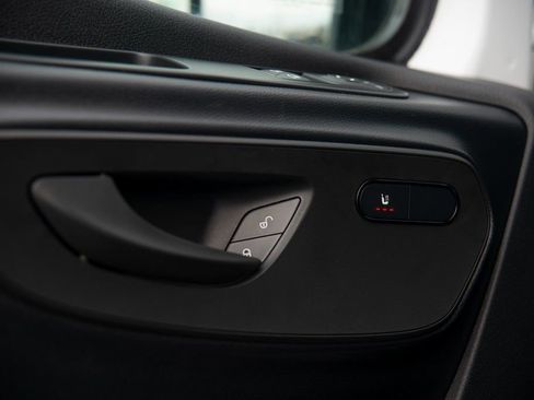 Used 2025 Mercedes-Benz Sprinter 2500 image 23