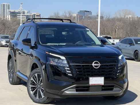 New 2026 Nissan Pathfinder Platinum image 2