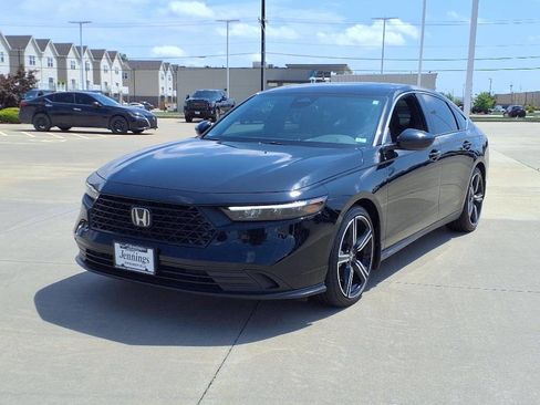 Used 2023 Honda Accord Sport image 3