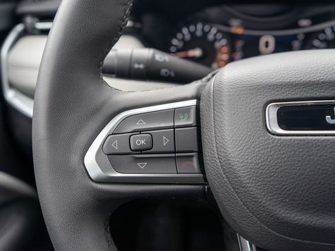 Used 2025 Jeep Compass Limited AWD/4WD image 42