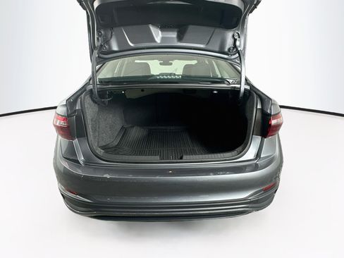 Used 2025 Volkswagen Jetta SE FWD image 29