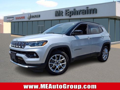 Used 2025 Jeep Compass Limited AWD/4WD image 1