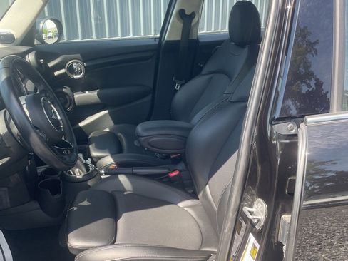 Used 2017 MINI Cooper 4-Door Hardtop FWD image 2