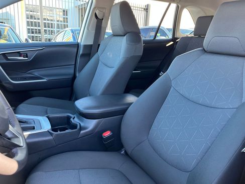 Used 2025 Toyota RAV4 XLE image 25