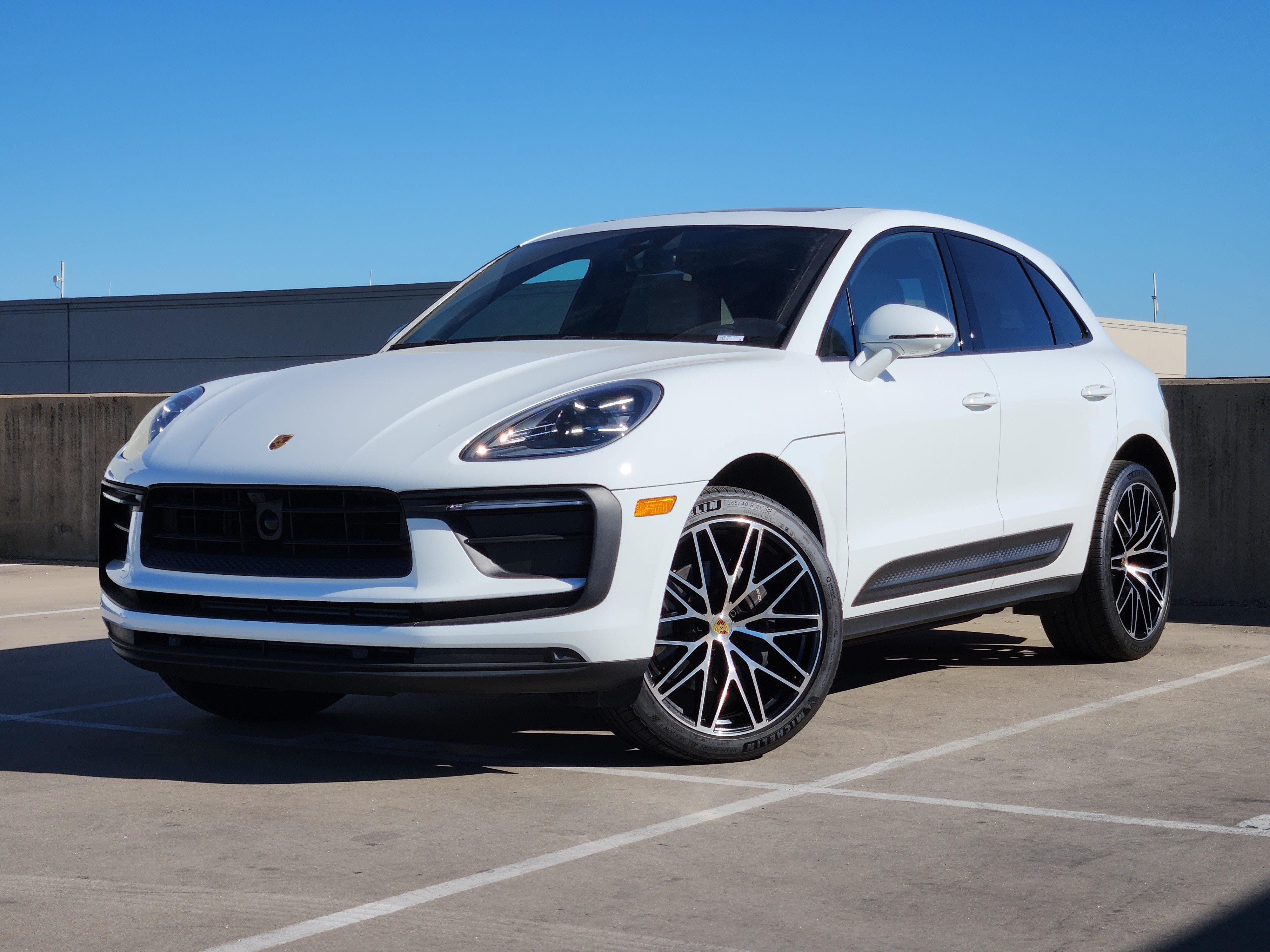 Certified 2026 Porsche Macan AWD/4WD image 1