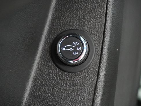 Used 2022 Chevrolet Traverse LT image 15