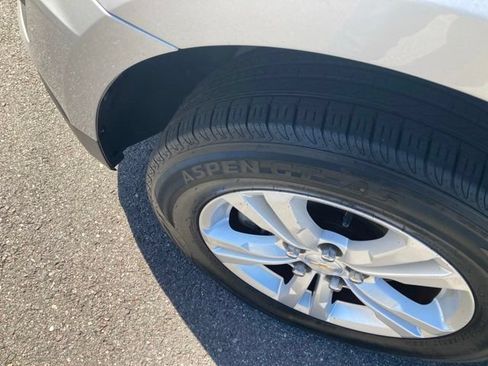 Used 2017 Chevrolet Equinox LS FWD image 15