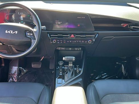 Used 2023 Kia Niro EX image 7