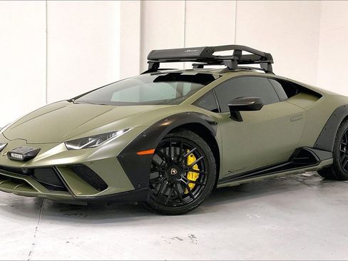 Used 2024 Lamborghini Huracan Sterrato image 3