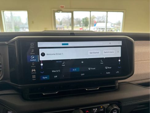 Used 2025 Jeep Wrangler Sahara image 15