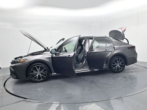 Used 2024 Toyota Camry SE image 61