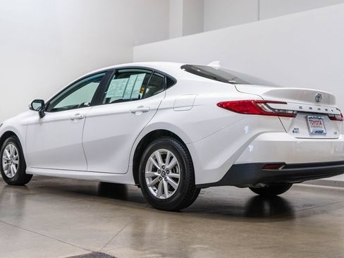 Used 2025 Toyota Camry LE AWD/4WD image 7