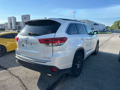 Used 2017 Toyota Highlander SE AWD/4WD image 3