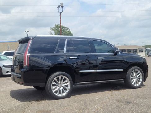 Used 2018 Cadillac Escalade Premium Luxury RWD image 12