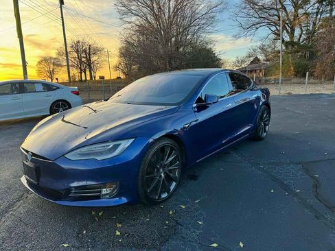 Used 2019 Tesla Model S Standard Range image 1